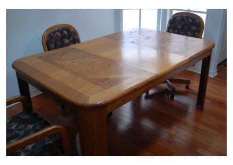 Dining Room or kitchen Table., leaf and 4 chairs SOLD
