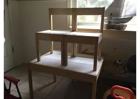 Pre-owned Toddler table set