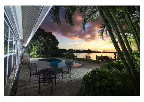 ((((( BEAUTIFUL ST PETE WATERFRONT HOME FOR SALE )))))